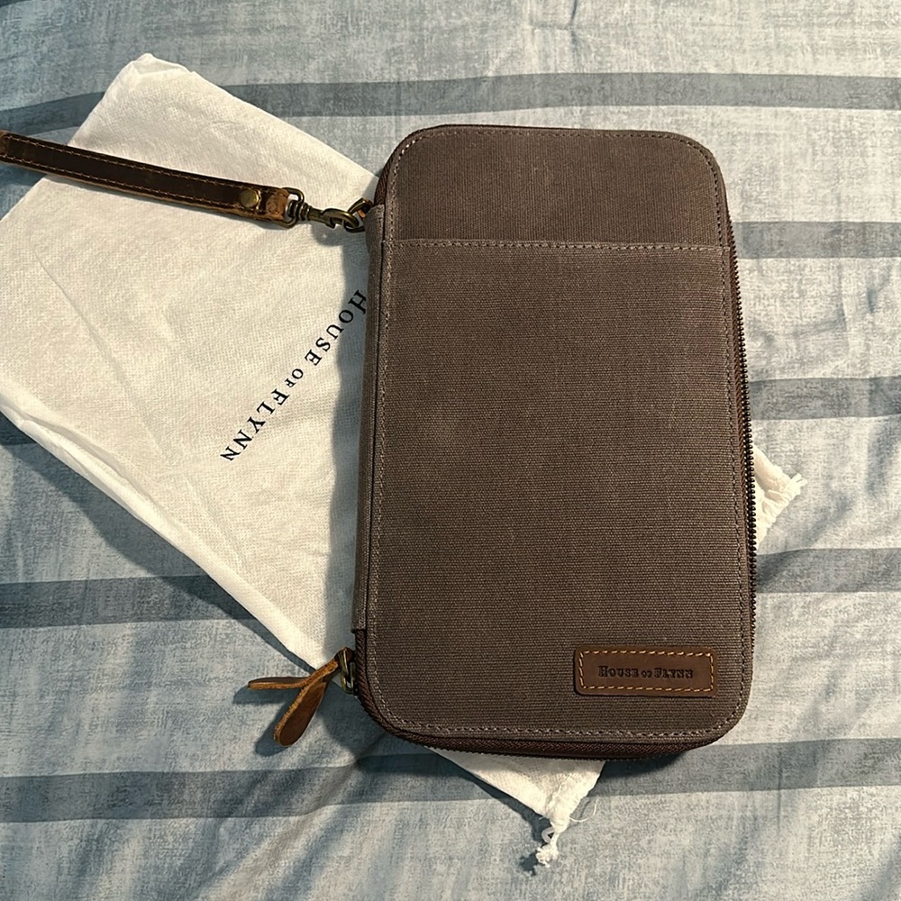 House of Flynn Travel Wallet